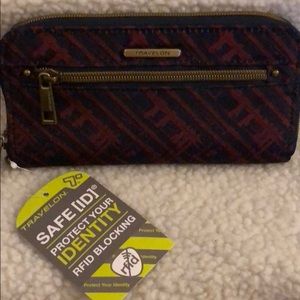 🦋🦋Travelon wallet NWT🦋🦋